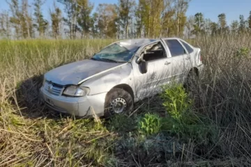 Volvía desde Carhué y volcó en Ruta 65, cerca de Urdampilleta