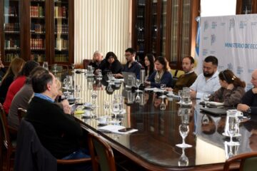 La provincia reanuda las discusiones paritarias con docentes, estatales y médicos