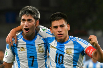 Con dos goles de Echeverri y Carrizo, Argentina derrotó a Uruguay