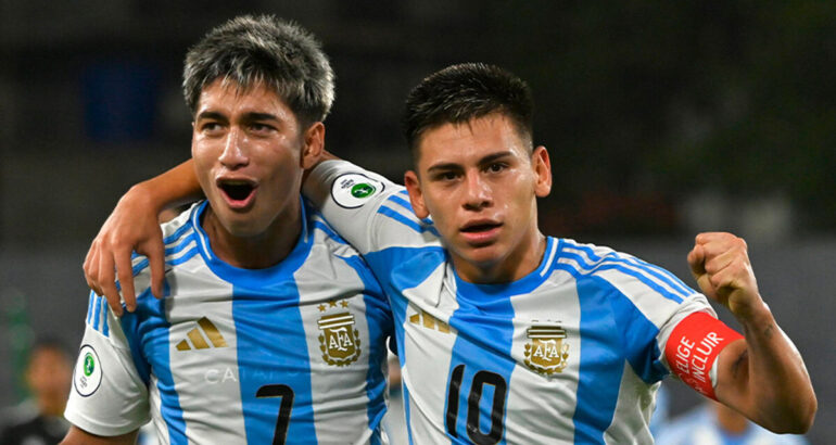 Con dos goles de Echeverri y Carrizo, Argentina derrotó a Uruguay Con dos goles de Echeverri y Carrizo, Argentina derrotó a Uruguay