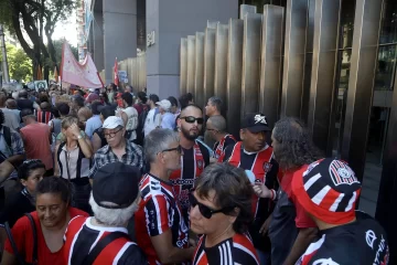 El Gobierno advirtió que quienes generen «disturbios» en la marcha de jubilados no podrán entrar a las canchas
