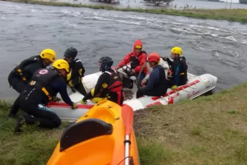 Desesperada búsqueda de tres personas que cayeron a un canal tras las inundaciones en Bolívar Desesperada búsqueda de tres personas que cayeron a un canal tras las inundaciones en Bolívar