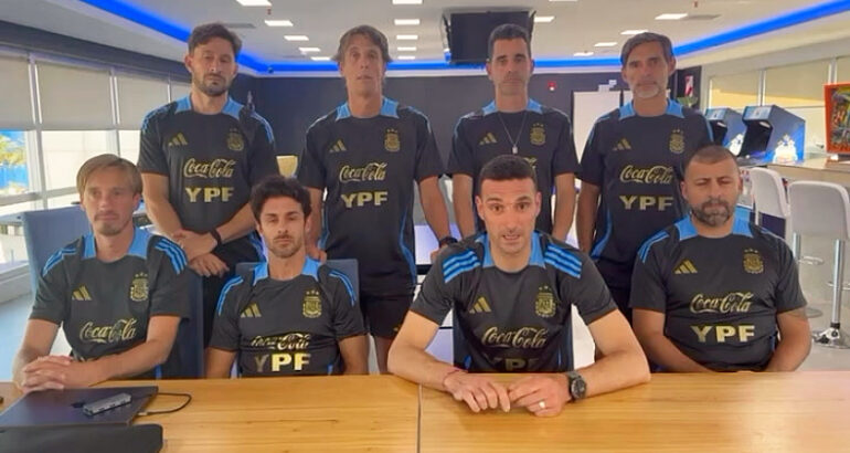 La Selección Argentina se sumó a la colecta por Bahía junto a la Cruz Roja La Selección Argentina se sumó a la colecta por Bahía junto a la Cruz Roja