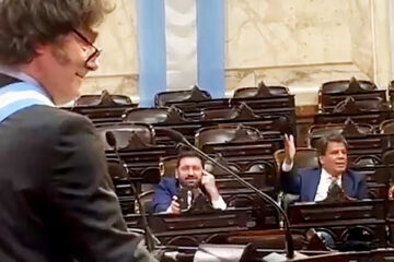 Milei tildó de mentiroso a Manes y arremetió contra la prensa