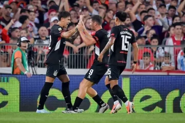 Estudiantes le rompió el invicto a River en el Monumental