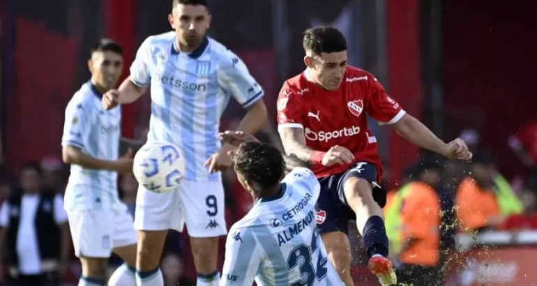 Racing e Independiente juegan el clásico de Avellaneda Racing e Independiente juegan el clásico de Avellaneda
