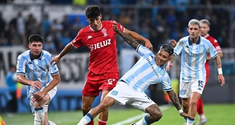 Racing juega ante Huracán un partido clave en la lucha por llegar a los playoffs Racing juega ante Huracán un partido clave en la lucha por llegar a los playoffs