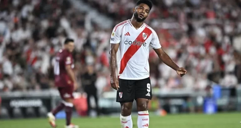 Tras el golpe en Paraguay, River busca cambiar la cara ante Atlético Tucumán, en el Monumental Tras el golpe en Paraguay, River busca cambiar la cara ante Atlético Tucumán, en el Monumental