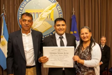 Albañil, vendedor ambulante, mozo, verdulero y ahora graduado universitario