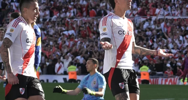 Con goles de Mastantuono y Driussi, River venció a Boca en el Monumental Con goles de Mastantuono y Driussi, River venció a Boca en el Monumental