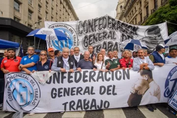 Sin incidentes, la CGT se manifestó en el Congreso junto a los jubilados en la antesala del paro general Sin incidentes, la CGT se manifestó en el Congreso junto a los jubilados en la antesala del paro general