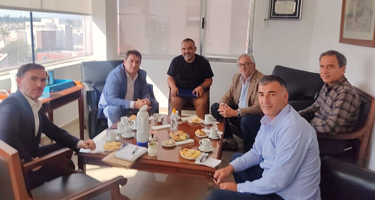 Adolfo Alsina gestionó beneficios en Bahía Blanca tras el temporal Adolfo Alsina gestionó beneficios en Bahía Blanca tras el temporal