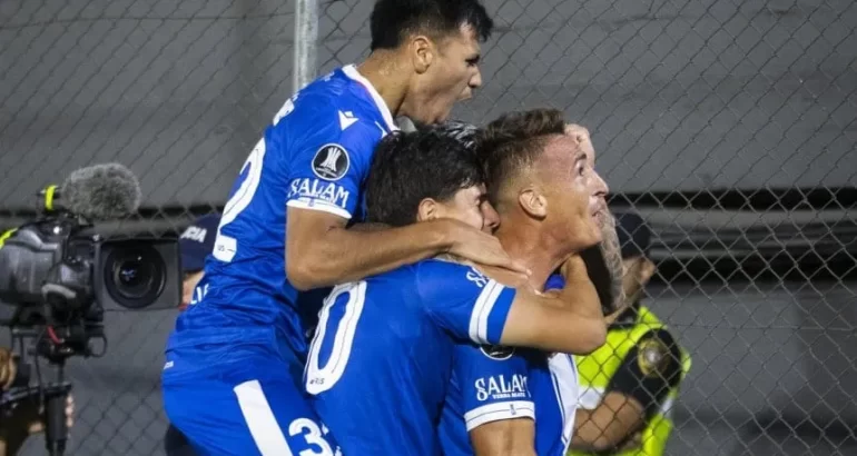 Vélez goleó a Olimpia en Asunción y lidera su grupo en la Libertadores Vélez goleó a Olimpia en Asunción y lidera su grupo en la Libertadores
