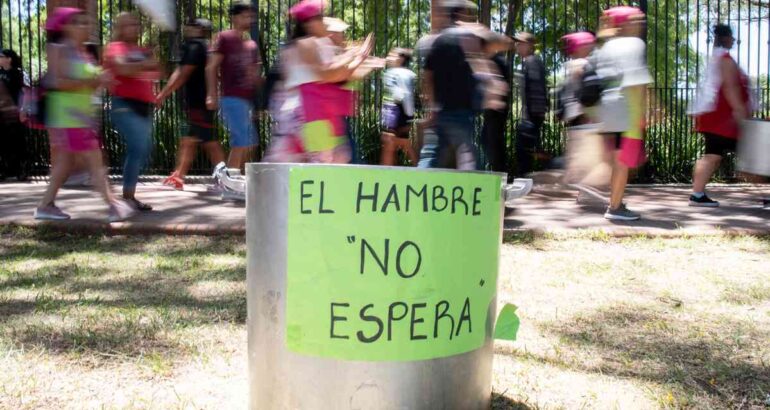 Comedores y merenderos al límite: la demanda alimentaria en los barrios es cada vez mayor Comedores y merenderos al límite: la demanda alimentaria en los barrios es cada vez mayor