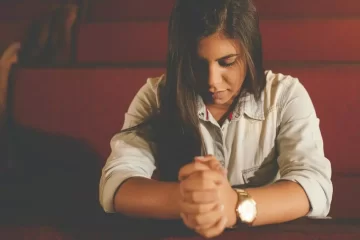 Según un estudio, los argentinos creen en Dios, pero también en ovnis y espíritus Según un estudio, los argentinos creen en Dios, pero también en ovnis y espíritus