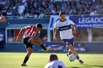 Gimnasia se quedó y Estudiantes rescató un empate agónico en el clásico de La Plata