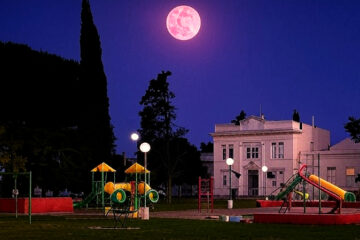 Noche de Luna llena de Fresa