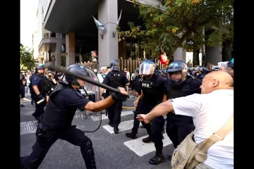 Amnistía Internacional denunció recortes, cierres de programas y mayor represión en la gestión de Milei Amnistía Internacional denunció recortes, cierres de programas y mayor represión en la gestión de Milei