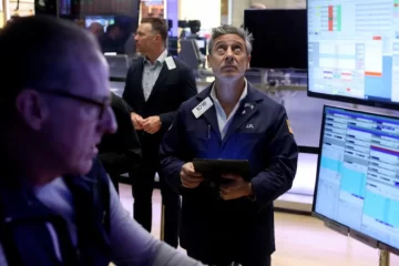 En medio de la guerra comercial, el riesgo país superó los 1000 puntos y las acciones argentinas caen 5%