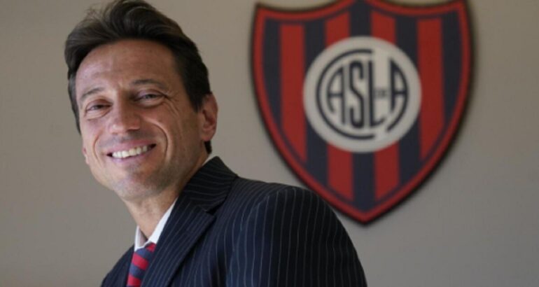 El presidente de San Lorenzo denunció un “golpe de Estado” y fue desalojado del predio de AFA El presidente de San Lorenzo denunció un “golpe de Estado” y fue desalojado del predio de AFA