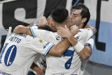 Racing goleó a Banfield y se acerca a puestos de clasificación Racing goleó a Banfield y se acerca a puestos de clasificación