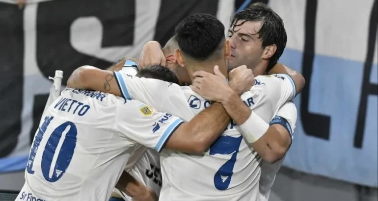 Racing goleó a Banfield y se acerca a puestos de clasificación Racing goleó a Banfield y se acerca a puestos de clasificación
