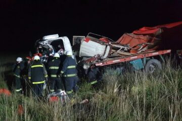 Violento choque entre tres camiones en Ruta 51: un herido