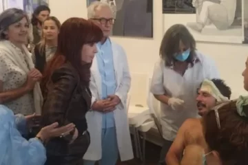 Cristina asistió a un dirigente herido tras la represión a la protesta de jubilados Cristina asistió a un dirigente herido tras la represión a la protesta de jubilados