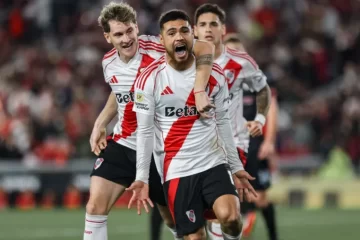 River le ganó a Barracas por 3 a 0 y clasificó a los cuartos de final del Torneo Apertura