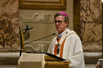 García Cuerva pidió por los jubilados y criticó al «terrorismo de las redes» ante la presencia de Milei