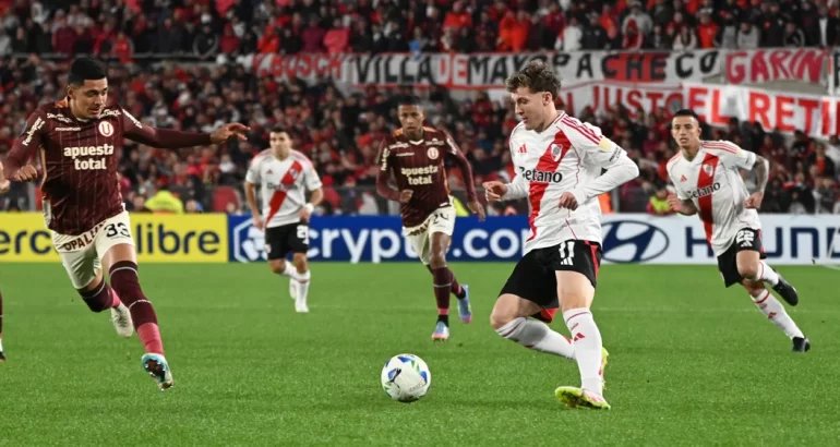 River cerró la fase de Grupos con un pálido empate ante Universitario River cerró la fase de Grupos con un pálido empate ante Universitario