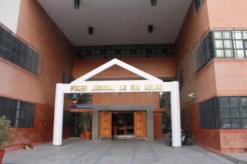 Echan a una empleada judicial por acumular 400 días de licencia y trabajar en tres lugares a la vez
