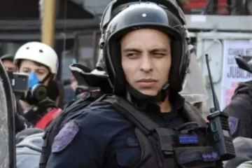 El policía imputado por gasear a una nena en una marcha pidió su sobreseimiento y negó el hecho El policía imputado por gasear a una nena en una marcha pidió su sobreseimiento y negó el hecho