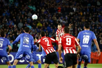 Estudiantes goleó a la U de Chile y es líder del Grupo A de la Libertadores Estudiantes goleó a la U de Chile y es líder del Grupo A de la Libertadores