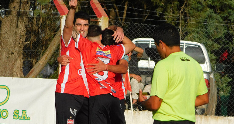 Deportivo Rivera goleó y es escolta; Independiente sumó de a tres en Suárez Deportivo Rivera goleó y es escolta; Independiente sumó de a tres en Suárez