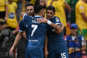 Racing goleó en Colombia y es único líder de su grupo en la Libertadores Racing goleó en Colombia y es único líder de su grupo en la Libertadores