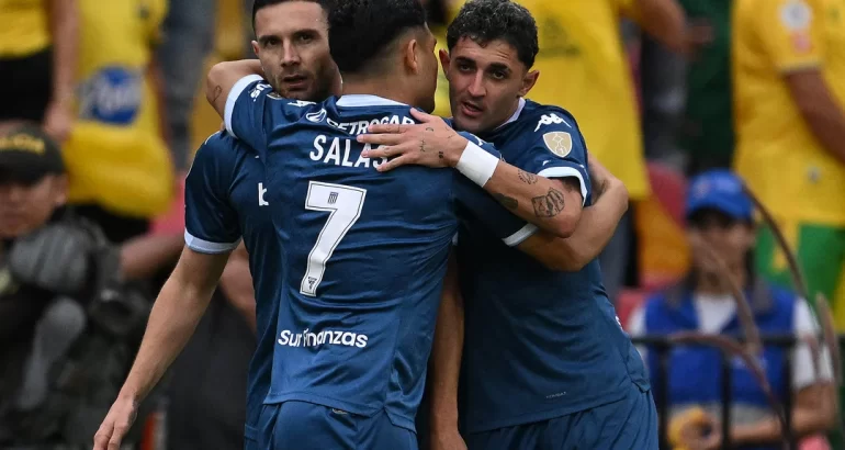 Racing goleó en Colombia y es único líder de su grupo en la Libertadores Racing goleó en Colombia y es único líder de su grupo en la Libertadores