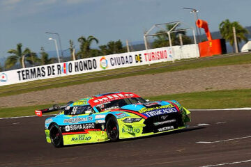 Todino cambió y volvió a la pelea en el TC