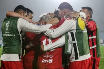 Huracán lo dio vuelta ante el Racing uruguayo y está a un paso de la clasificación