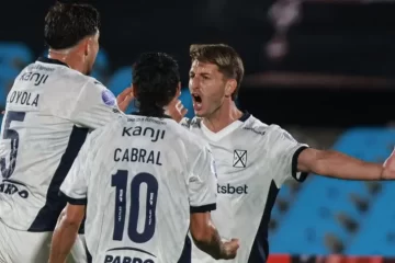 Independiente goleó a Boston River por 5 a 1 y alcanzó los puestos de clasificación