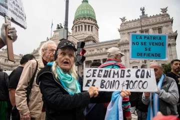 Jubilados: en junio, el bono debería ser 126% más alto para equiparse con los haberes básicos