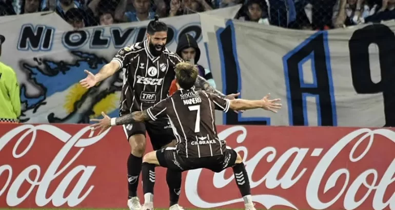 Platense dio el golpe y eliminó a Racing del Torneo Apertura Platense dio el golpe y eliminó a Racing del Torneo Apertura