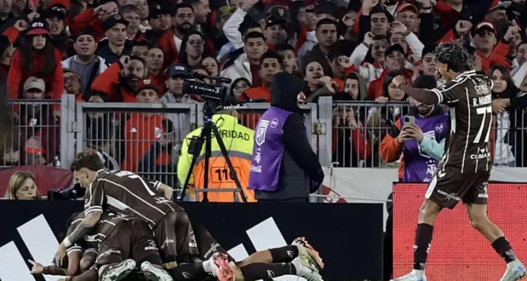 Platense eliminó a River en el Monumental y es semifinalista Platense eliminó a River en el Monumental y es semifinalista