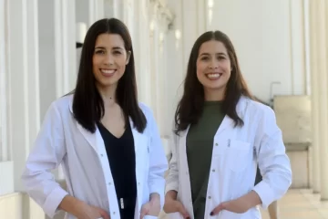 No se rindieron: las tenaces mellizas que se recibieron de médicas en la UNS