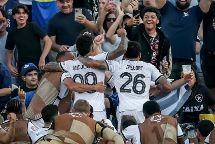 El Campeón de América bajó al de Europa y es líder del Grupo B