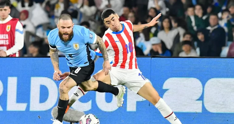 Paraguay y Uruguay, mano a mano por un lugar en el Mundial Paraguay y Uruguay, mano a mano por un lugar en el Mundial
