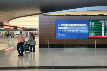 Con carteles contra la «casta sindical», el Gobierno apuntó a los gremios por la cancelación de vuelos