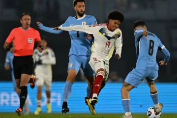 Uruguay le ganó a Venezuela, aseguró el repechaje y quedó a un paso del Mundial
