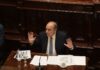Francos defendió el veto a Bahía y después se retiró del Senado en medio de un escándalo