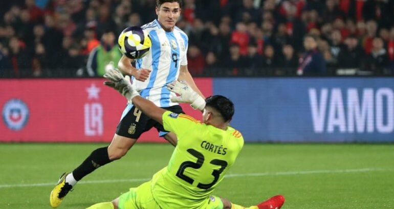 Argentina le ganó a Chile y lo dejó con un pie afuera del Mundial Argentina le ganó a Chile y lo dejó con un pie afuera del Mundial